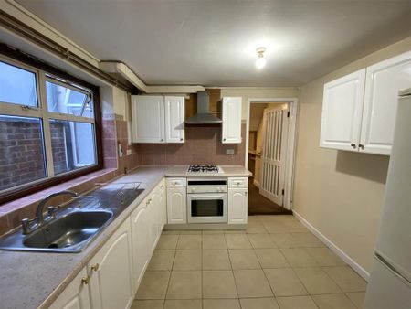 3 bedroom terraced house to rent - Photo 2