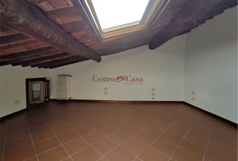 Caratteristica mansarda arredata di sola cucina!