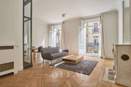 Tout savoir sur cet appartement dans le quartier Triangle d'Or, à Paris 8ème - Photo 2