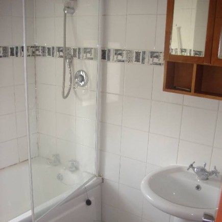 FIVE BEDROOM HOUSE IN HATFIELD - Photo 4