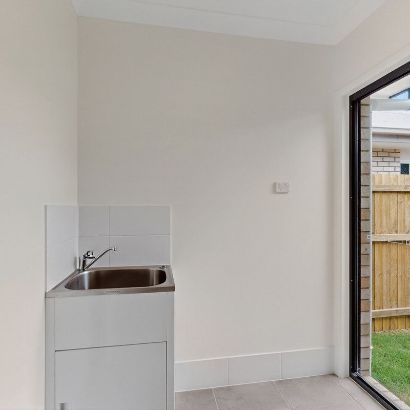 BRAND NEW - 4 Bedroom Home - Modern, Stylish & Ready to move in! - Photo 1