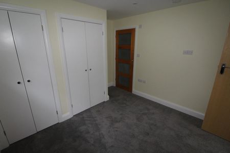 1 bedroom Flat To Let - Photo 4