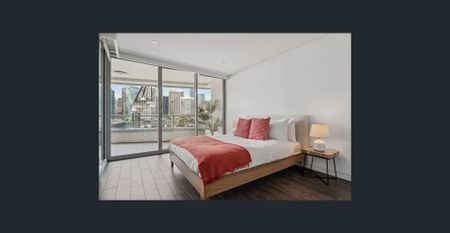 Harbourfront Living with Sweeping Views in a Premier Pyrmont Address - Photo 5