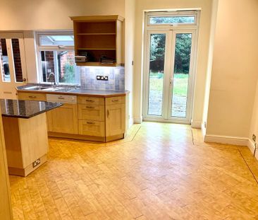 4 bedroom detached house to rent - Photo 2