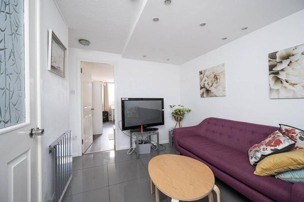 3 bedroom flat to rent - Photo 1