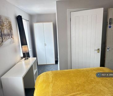 1 bedroom in a house share to rent - Photo 3