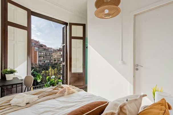 Carrer del Comte Borrell, Barcelona, Catalonia 08015 - Photo 1