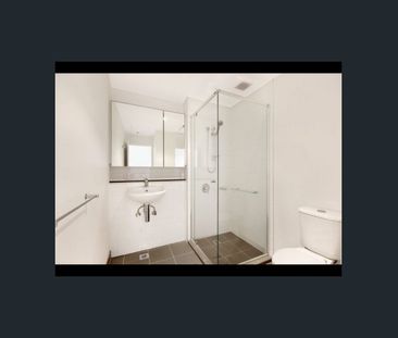 MODERN ONE-BEDROOM APARTMENT IN A PRIME LOCATION - Photo 4