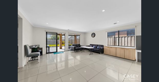 Modern 4-Bedroom in Prime Cranbourne North Location - Photo 1