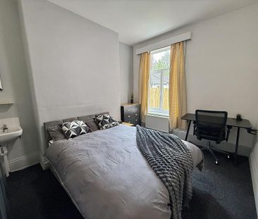 1 bedroom in a house share to rent - Photo 3