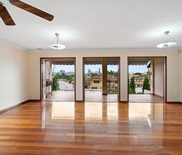Large 3 Bedroom! Double Garage! Massive Courtyard! Stunning Views! - Photo 1