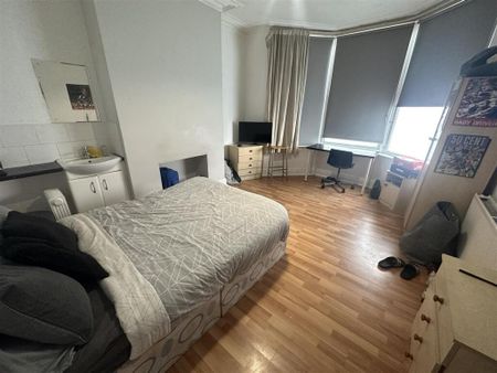 6 bedroom terraced house to rent - Photo 4