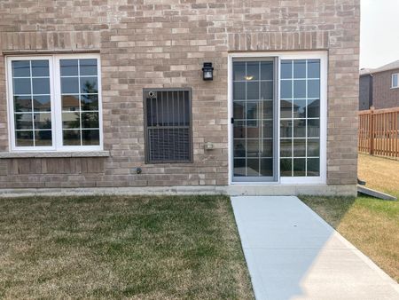 For Lease - 31 Pumpkin Corner Crescent, Barrie, Ontario - Photo 5