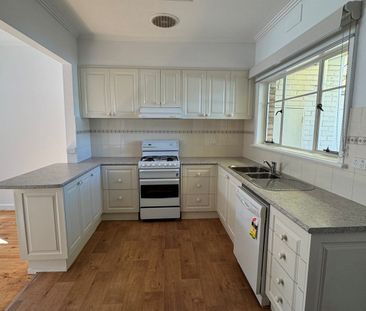 Spacious Three Bedroom Home in a Premium Aberfeldie Pocket - Photo 5