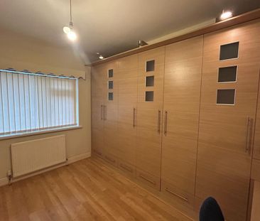 4 bedroom semi-detached house to rent - Photo 5