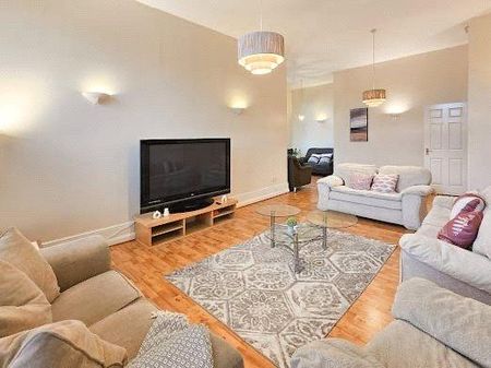 3 bedroom flat to rent - Photo 4