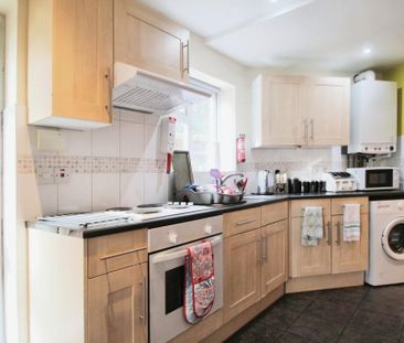 3 bedroom semi-detached house to rent - Photo 3