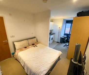 Studio to rent - Photo 2