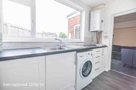 Room 1, 50 Eastfield Crescent - Photo 4