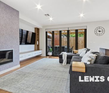 Modern Townhouse in Prime Location! - Photo 1