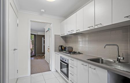 12 White Close, Lilydale - Photo 2