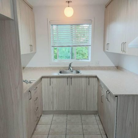 POUR AOUT OU SEPTEMBRE. Grand logement climatisé 5 1/2 à Hull, près du Parc de Gatineau - Photo 4