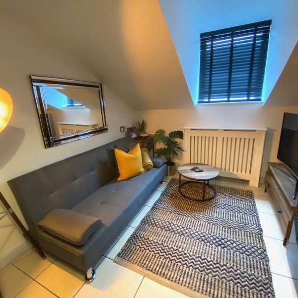 Portland St // Bed Apt // Aug, LN5 - Photo 1