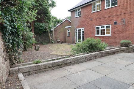 4 bedroom detached house to rent - Photo 4