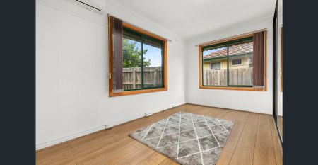 Updated low maintenance home - Photo 5