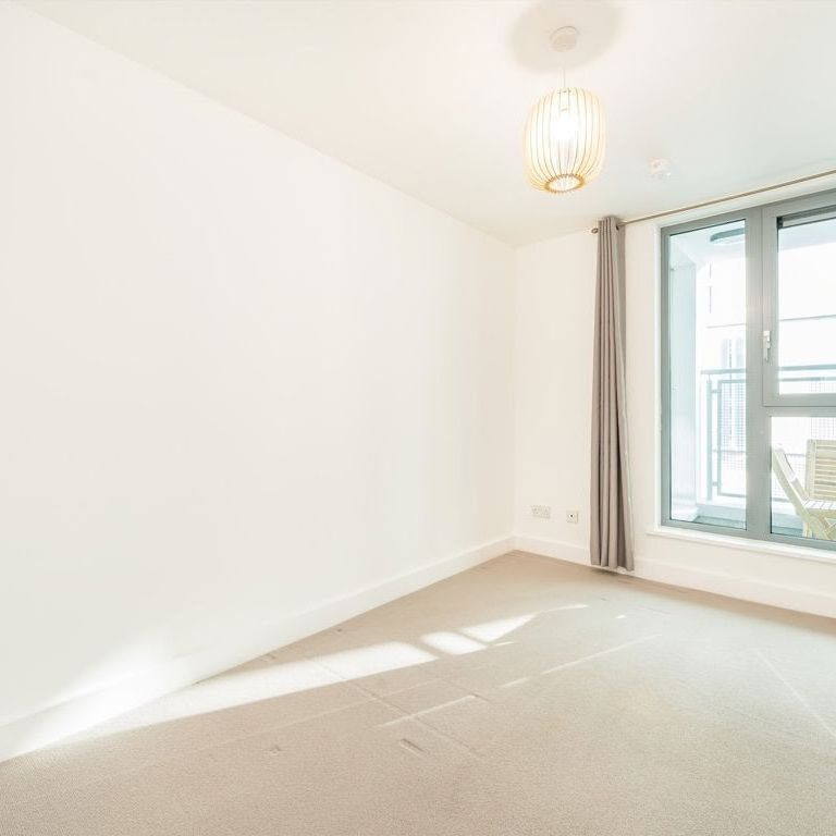 Hardwicks Square, SW18 4AG, London - Photo 1