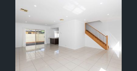 Find flexibility: where modern comfort meets low-maintenance living - Photo 2