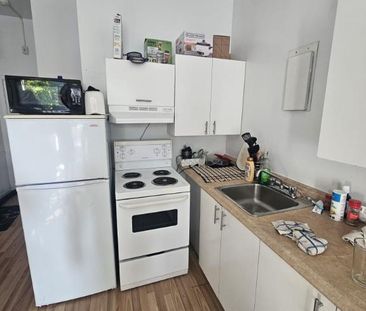 Cession de Bail (lease transfer) Studio Meublé + WIFI + HYDRO — $11... - Photo 2