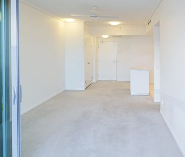 STUNNING LIGHT AND BRIGHT APARTMENT WITH SECURE PARK, POOL AND DUCT... - Photo 2