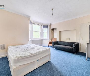 5 bedroom end of terrace house to rent - Photo 4