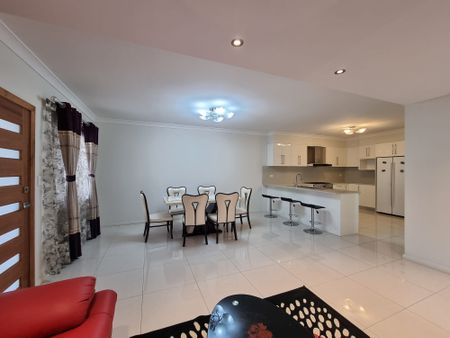 SPACIOUS 4-BEDROOM DUPLEX FOR RENT - Photo 2