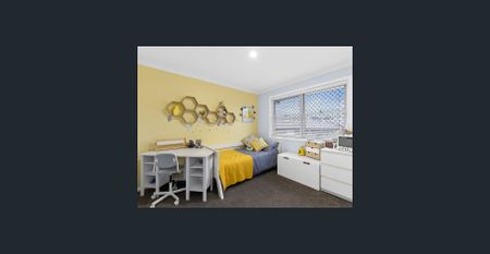 Perfect Layout, Cosy Townhouse in heart of Coomera! - Photo 3