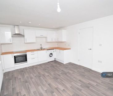 2 bedroom semi-detached house to rent - Photo 3
