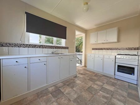 “Take a Stroll to Stones Corner” - Photo 3