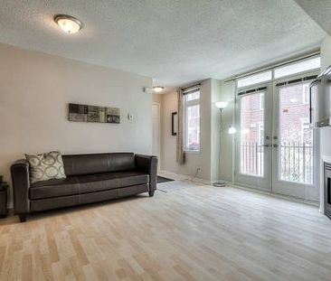 Beautiful 1-Bdrm + Den Townhouse near Yonge & Eglinton - Photo 1