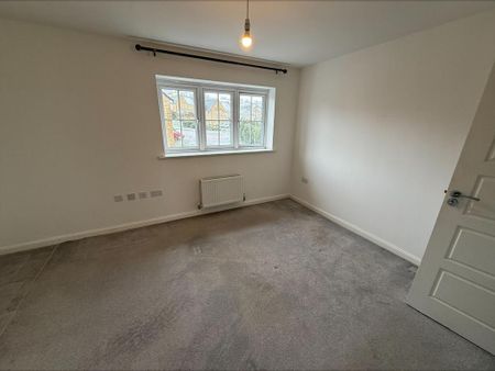 4 bedroom detached house to rent - Photo 3