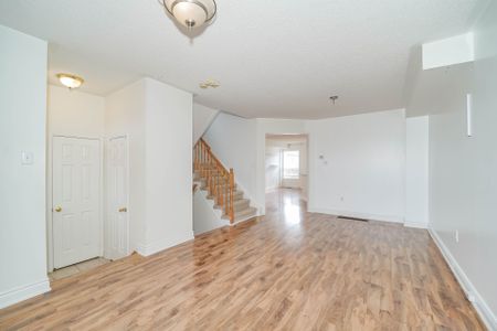 For Lease - 407 Hollandview Trail, Aurora, Ontario - Photo 3