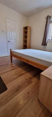 6 bedroom terraced house to rent - Photo 4