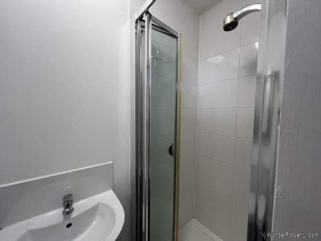 1 bedroom property to rent in Salford - Photo 5