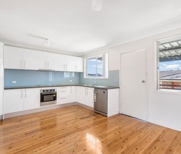 Beautiful Three Bedroom Home! - Photo 2