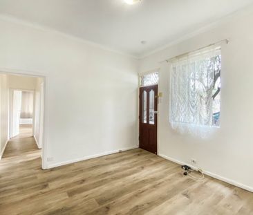 2 Bedroom Home! - Photo 2