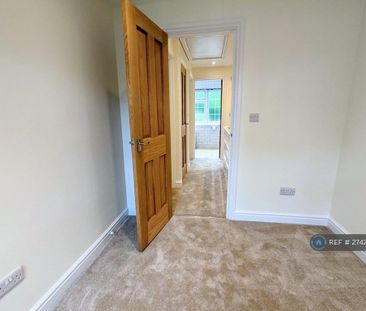 3 bedroom terraced house to rent - Photo 5