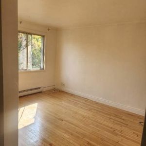 JOLI APPARTEMENT RÉNOVÉ A NEUF - Photo 2