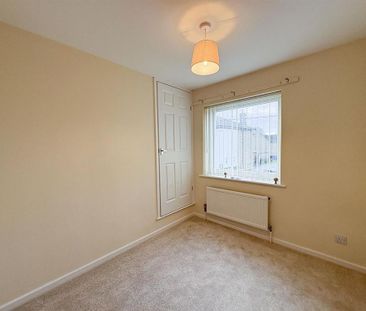 3 bedroom semi-detached bungalow to rent - Photo 3