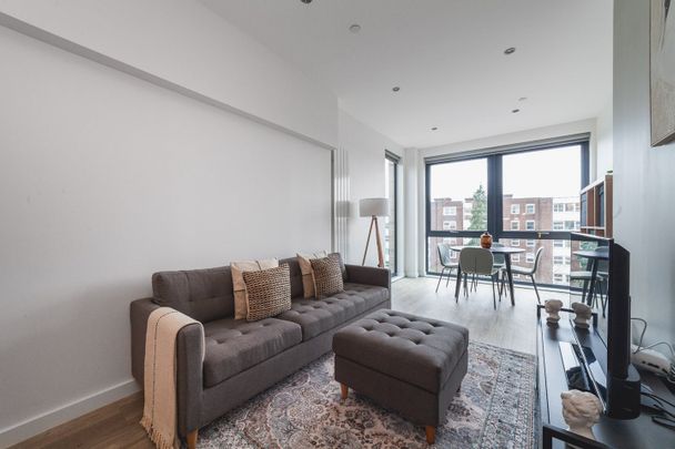 1 Bed Flat, Centric Close, NW1 - Photo 1