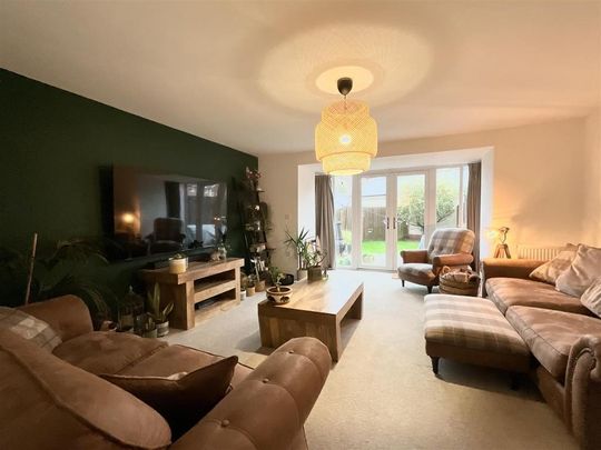 4 bedroom semi-detached house to rent - Photo 1